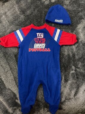 NFL New York Giants Blue & Red Infant Footed One-Piece with Hat